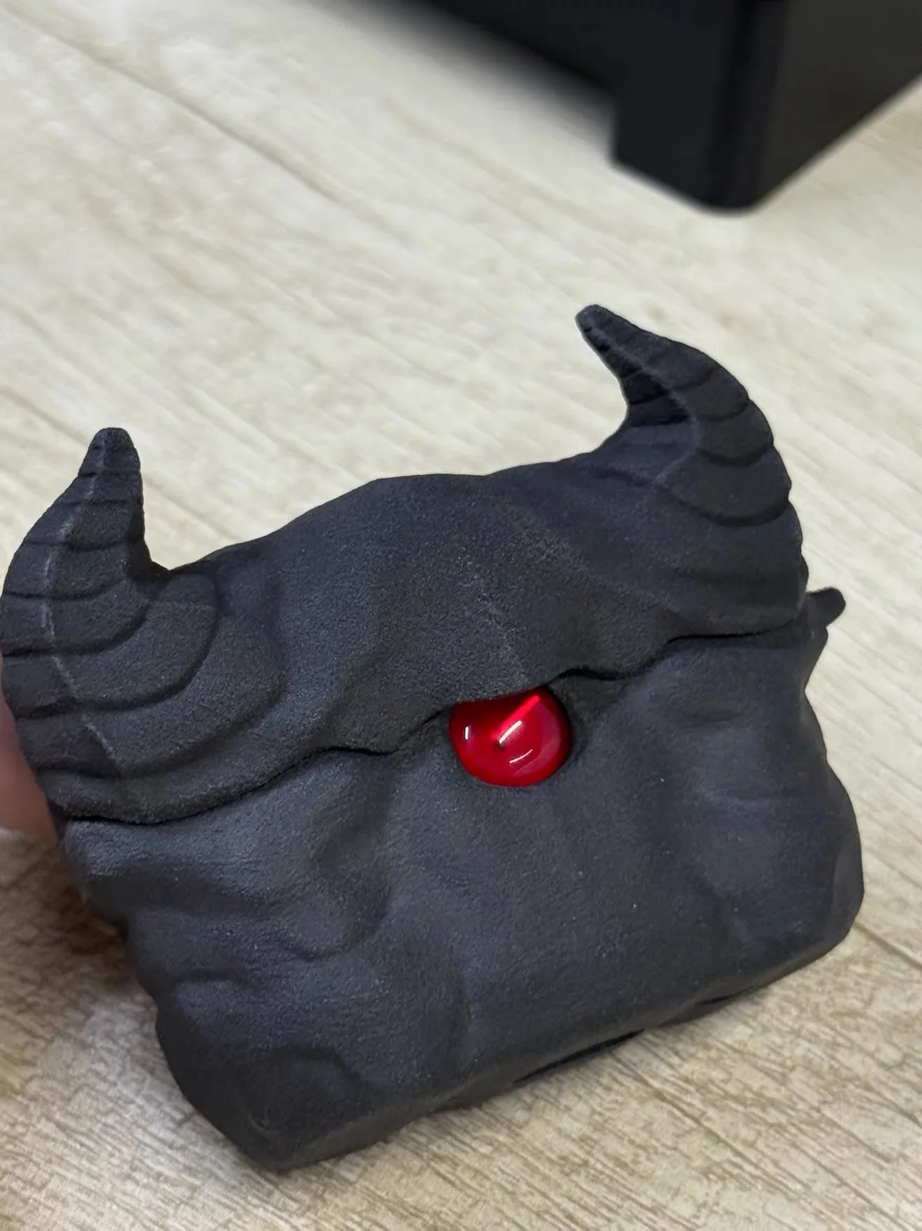 Фото Оригинальный чехол для наушников XKSU Demon Eye, подходит для AirPods. №3