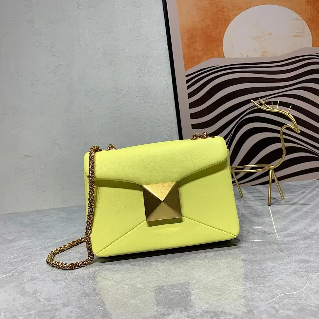 2023 summer new V buckle large willow nail chain shopping bag crossbody bag shoulder bag fashion generous female bag