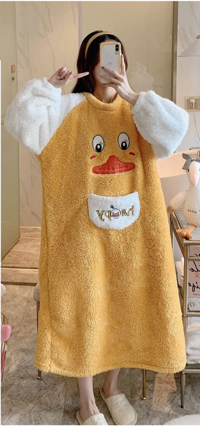 Winter Women Warm Sleeping Dress Round Neck Polyester Comfortable Cute Loose Fitting Leisure Wear With A Large Pocket On Belly