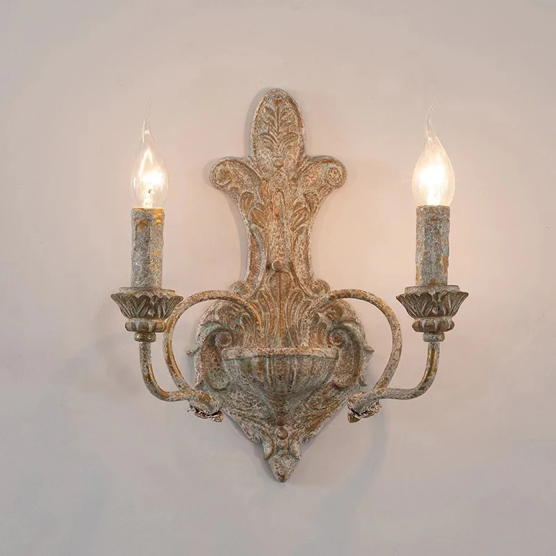 Французская антикварная железная настенная лампа с двойной головкой