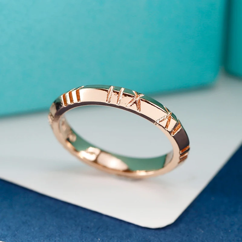 Женское кольцо из серебра 925 пробы с римскими цифрами