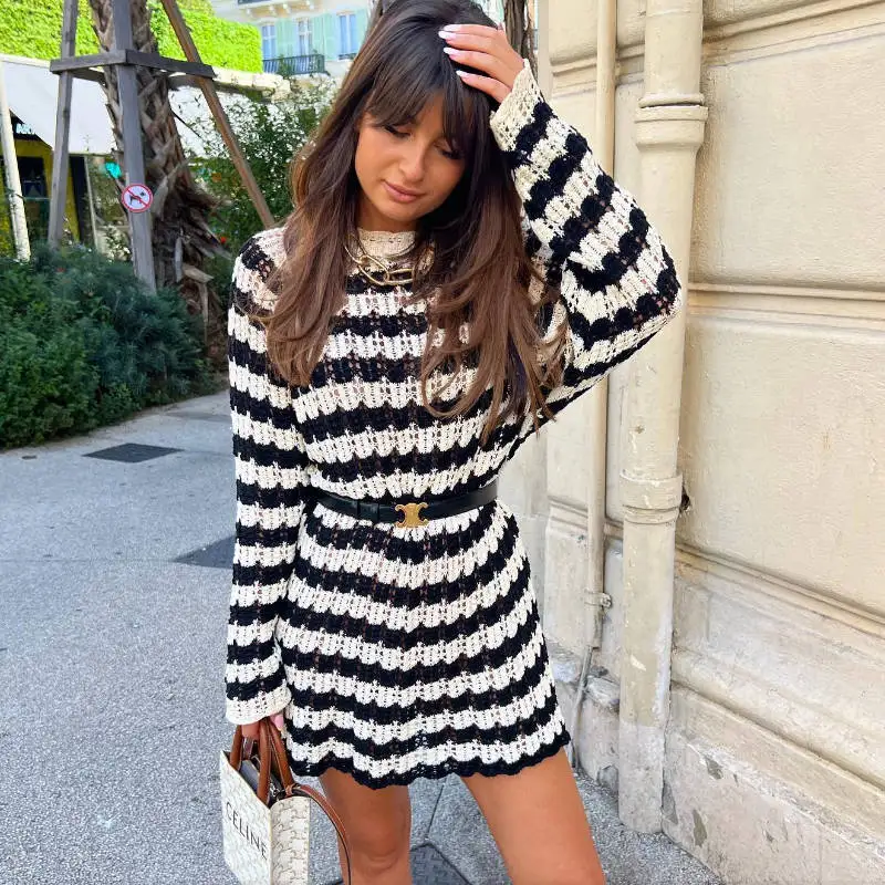 

Платье-Свитер женское трикотажное с длинным рукавом и круглым вырезом