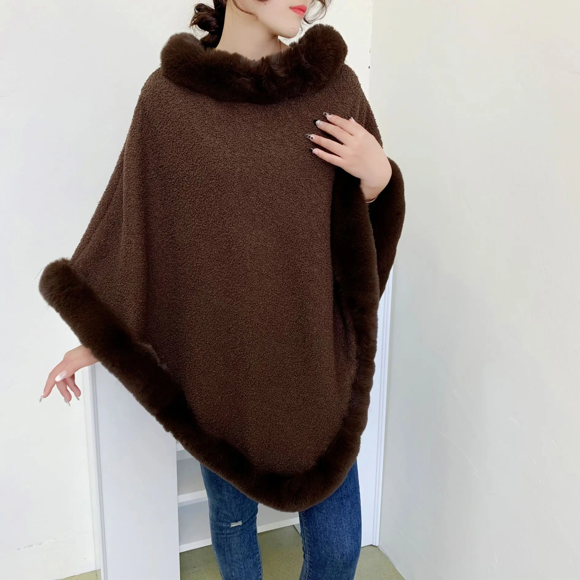 

2022 New Hot Sale Women's Winter Coats Plus Size Loose Poncho Fur Collar Shawl High Quality Capes Fashion Solid Color Cloak