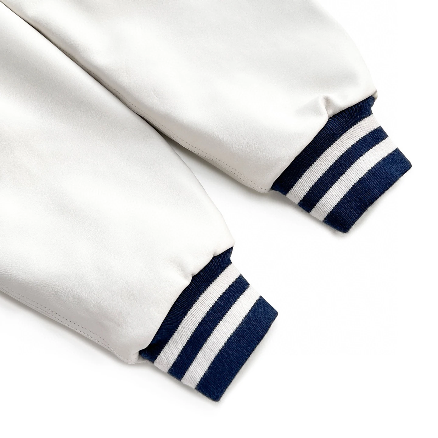 Рисунок 3 - Женская джинсовая куртка с капюшоном