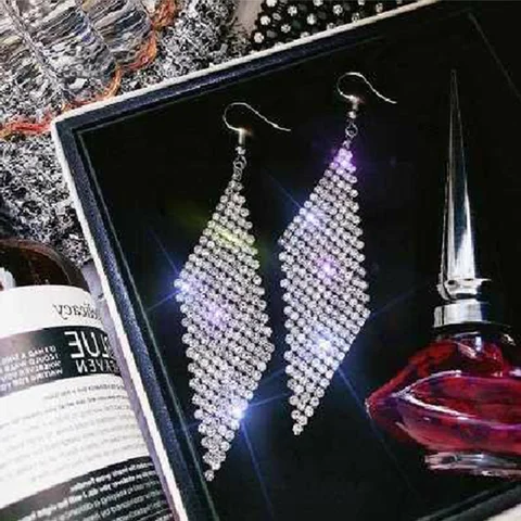Модные серьги-подвески серебряного цвета с зернистой поверхностью, ромбовидные серьги с кристаллами для женщин, эффектные ювелирные украшения