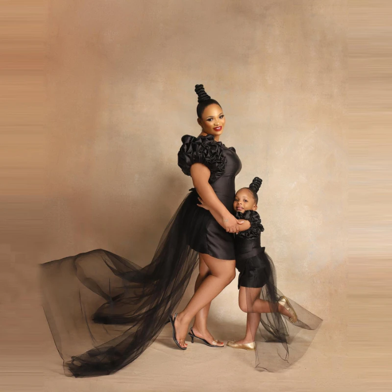 Black Mother And Daughter Matching Dresses For Photo Shoot Puffy  Shoulder  Mini Length With Tulle Train Short Gown