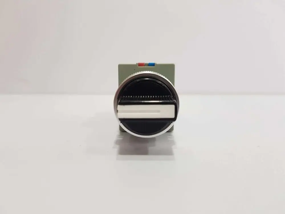 Новый переключатель IZUMI ASW 0201 с контактным блоком