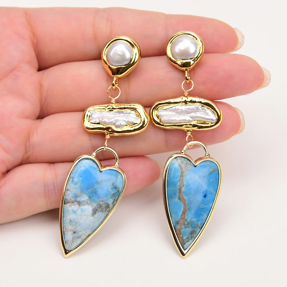 Серьги-гвоздики из натурального голубого апатита с искусственным белым жемчугом