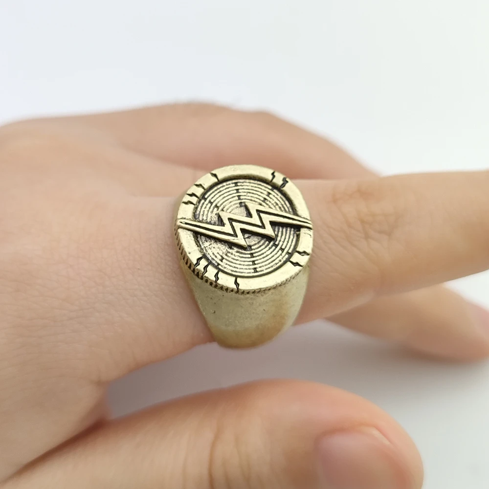 

Movie Superhero Cosplay Barry Allen Metal Flash Ring Adult Unisex Jewelry Accessories Prop