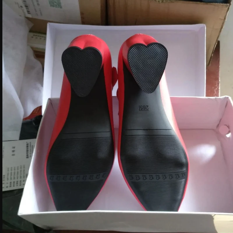 Luxury women’s Shoe Designer V shape Summer Loafers 2022 Pointed Toe Heart heels Pumps Ladies Mary Janes Green Shoes for Women