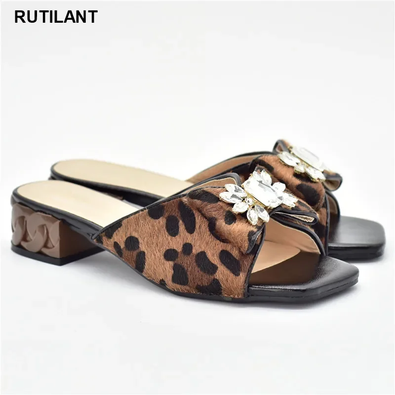 

Newest African Women Wedding Shoes Decorated with Rhinestone Low Heels Sexy Ladies Ladies Shoes and Sandals Nigerian Party Pumps