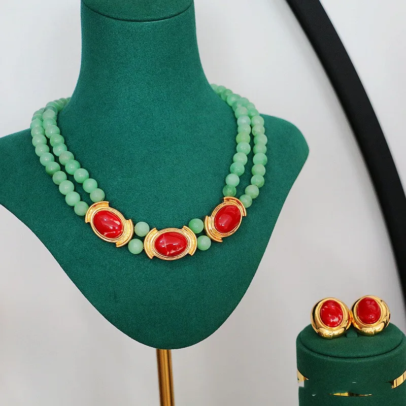 

European and American fashion retro natural green agate red gem necklace