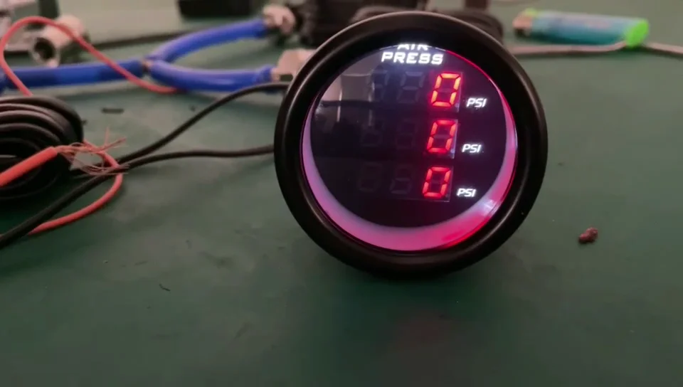 

Универсальный манометр с тройным дисплеем 52 мм и 3 датчиками 1/8 NPT для автомобильной системы пневматической езды, аксессуары