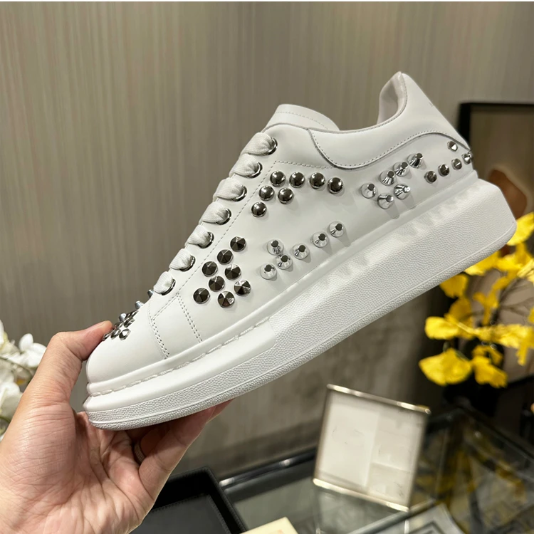 

Luxury Design Men Casual Shoes Thick Sole Genuine Leather Women Sneakers Metal Rivets Fashion Couple Skate Shoes Zapatos 6C