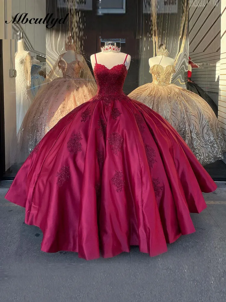 

Red Spaghetti Strap Quinceanera Dresses Satin Ball Gown Appliques Lace Corset For Sweet 15 Girls Formal Party Sweet 16 Dress