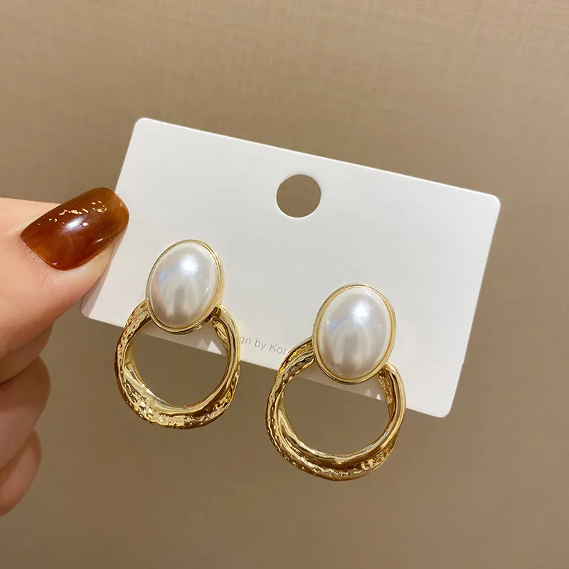 

Винтажные жемчужные серьги-гвоздики для женщин, корейские ретро милые металлические серьги, Свадебная вечеринка, Модная бижутерия, аксессу...