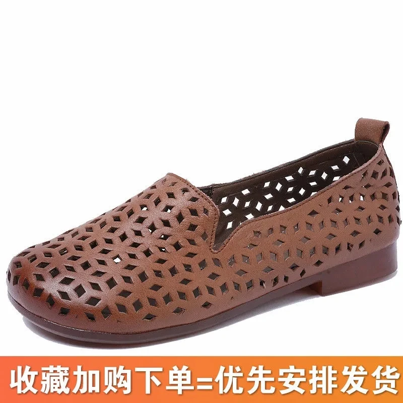 

2022authentic Leather Low Heel Hollow-out Sandals for Middle-Aged and Elderly Women Summer Beef Tendon Soft Bottom Mother Sandal
