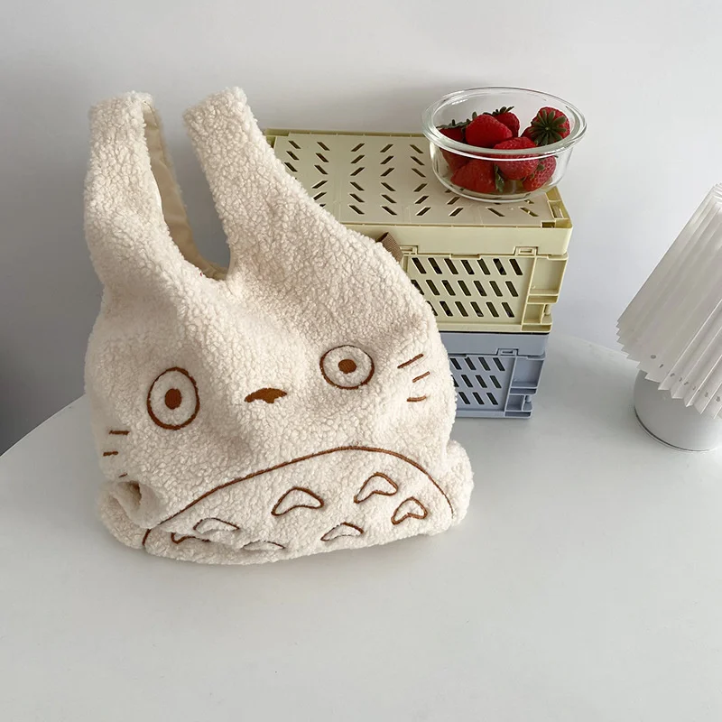 

Мультяшная сумка Totoro из овечьей ткани с вышивкой для женщин и девушек, японская сумка через плечо, сумка-тоут, мягкая меховая сумка-шоппер