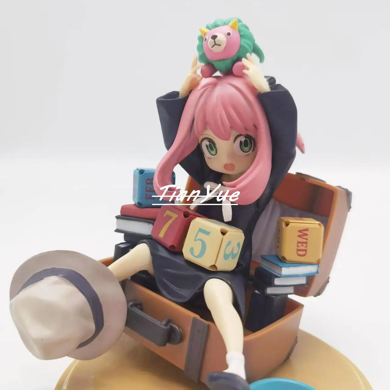 

Anime SPY×FAMILY Anya Forger FuRyu Sitting A ver. Figure Doll Decoration 16cm