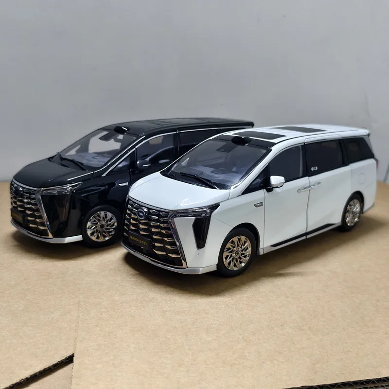 Фото Масштабная модель автомобиля M8 Trumpch PHEV L из литого металла, 1:18 №1