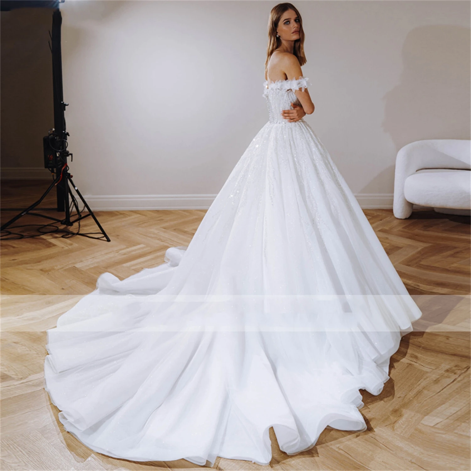 Рисунок 2 - Кружевное свадебное платье 2024