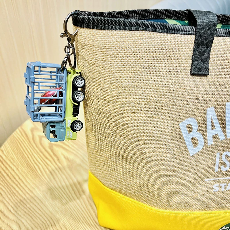 Забавная модель автомобиля брелок мини Инженерная машина с клеткой динозавр