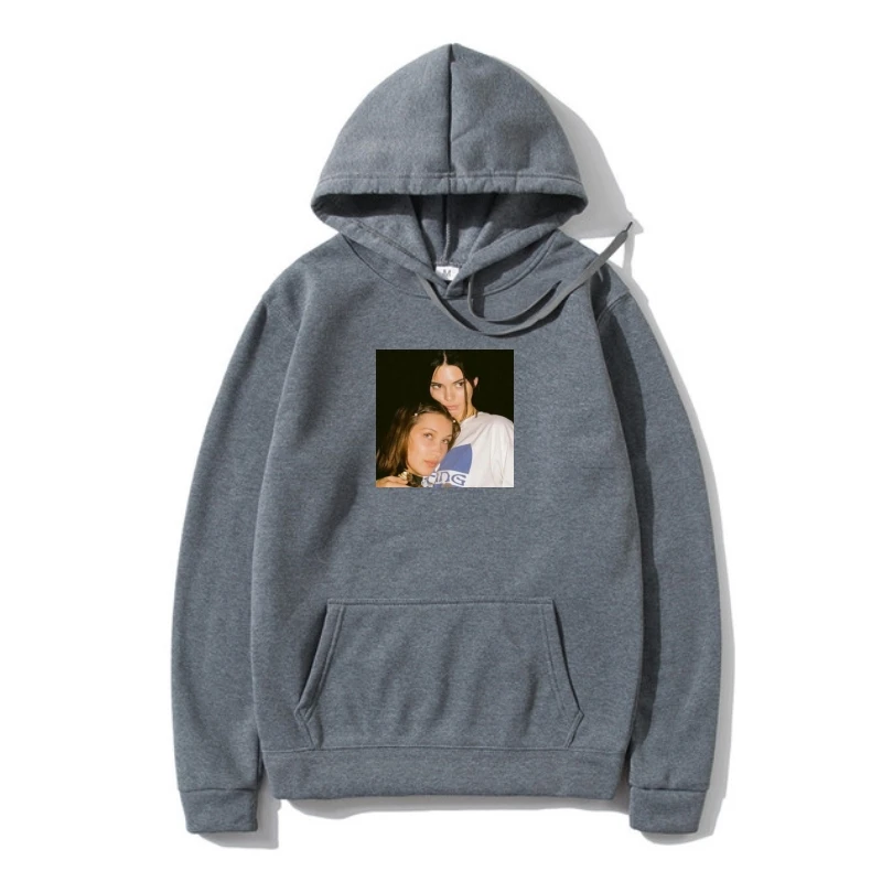 

Черная верхняя одежда с капюшоном и коротким рукавом