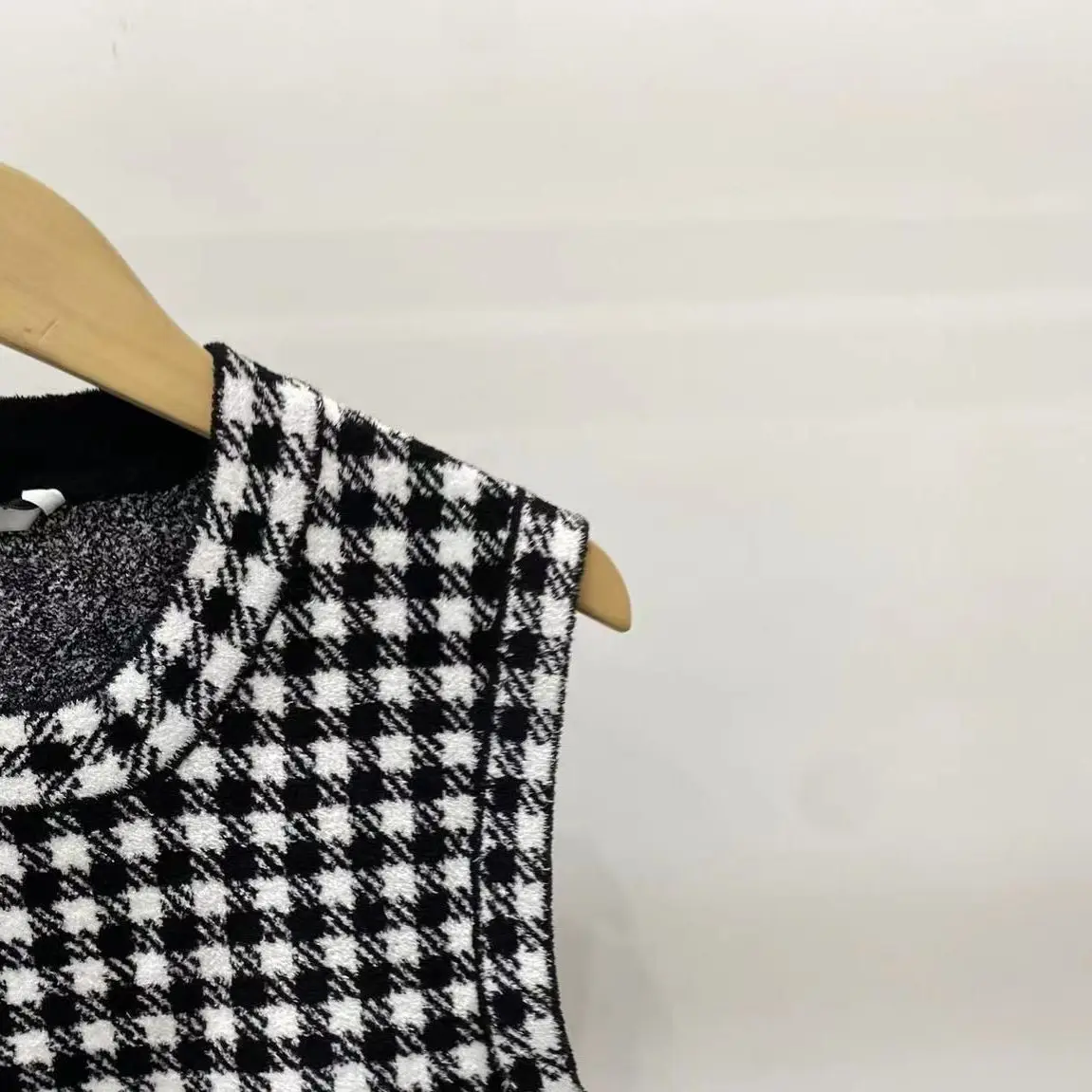 

Women Vest Houndstooth Sleeveless Knitted + Mini Skirt