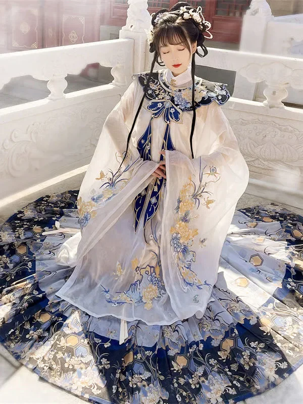 

Ming Heavy Industry Embroidery Gown Woven Gold Horse Face Cloud Shoulder Hanfu Female Chinese Traditional Dress Costume Set