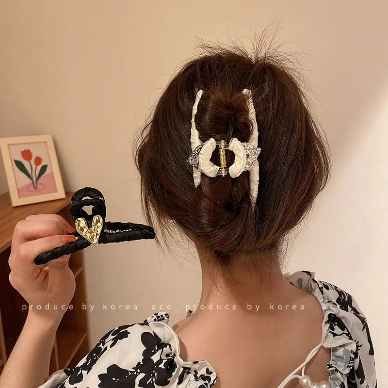 

Hand Wound Pleated Love Hairpin Japanese And Korean Style Simple Retro Claw Clip Shark Fashion Niche Hair Accessories