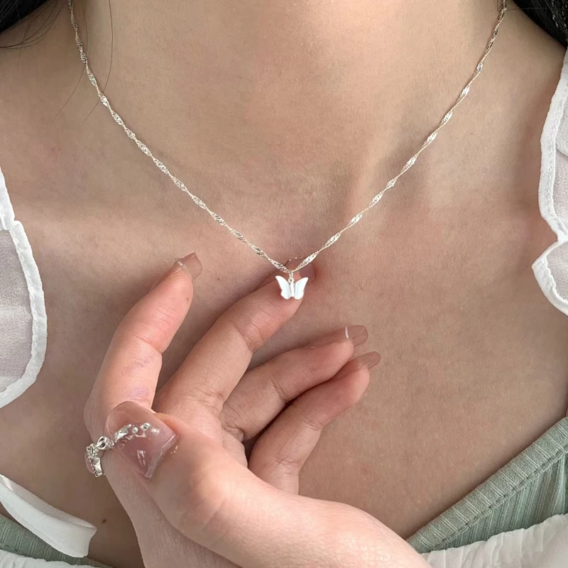 Женское колье из серебра 925 пробы в простом стиле