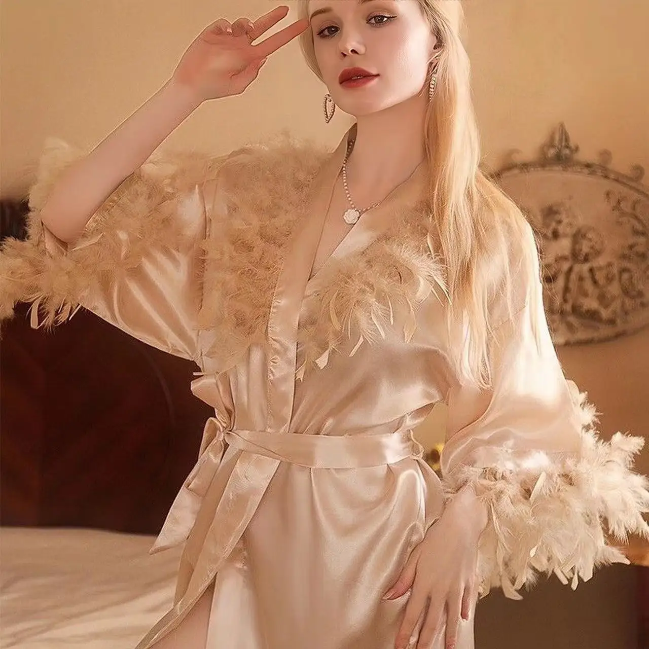 White Feather Robe Bride Gowns For Girlfriend And Ladies Spring Soft Bathrobe Pajamas For Women Elegant Feather  Wedding Dress
