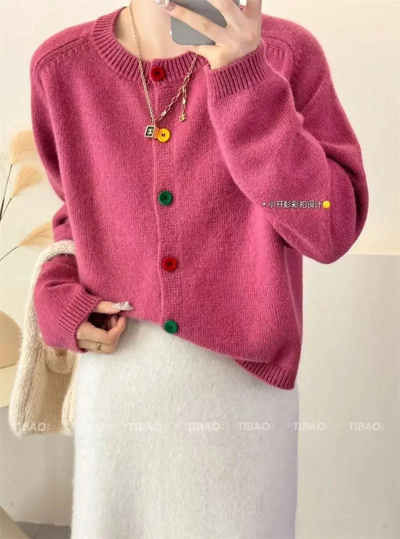 Корейский сладкий и свежий трикотаж с круглым вырезом красочными пуговицами