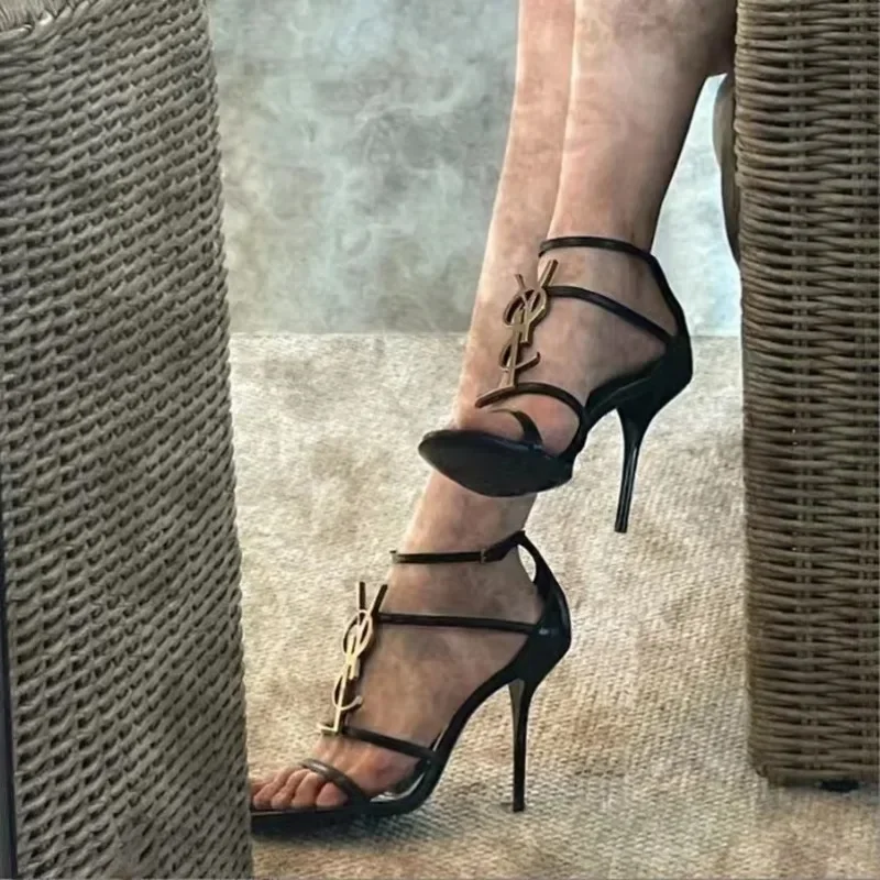 Роскошные однолинейные сандалии для девочек модные черные лакированные кожаные