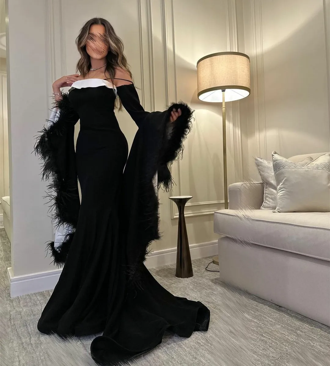

Женское винтажное платье без бретелек, Черное длинное официальное платье с юбкой годе и рукавами с перьями, модель 2023