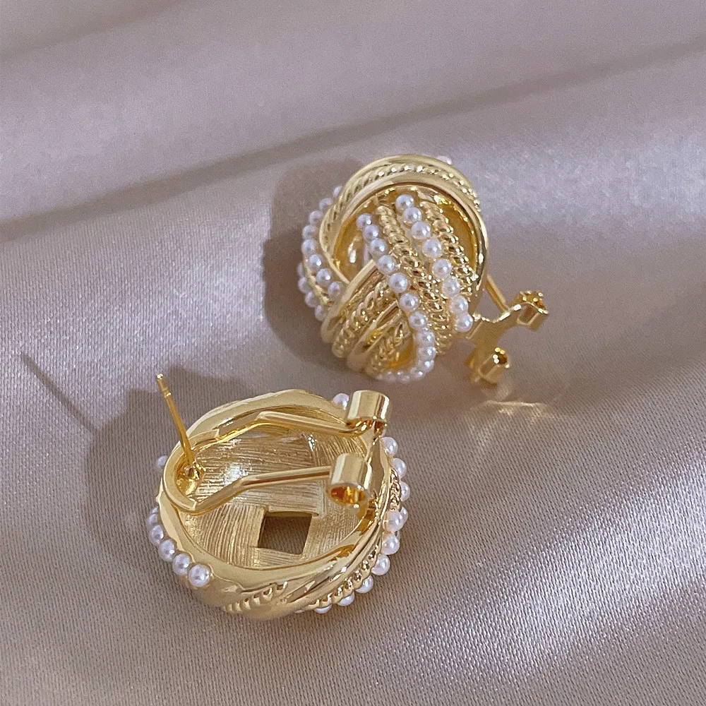 Женские серьги-гвоздики с искусственным жемчугом