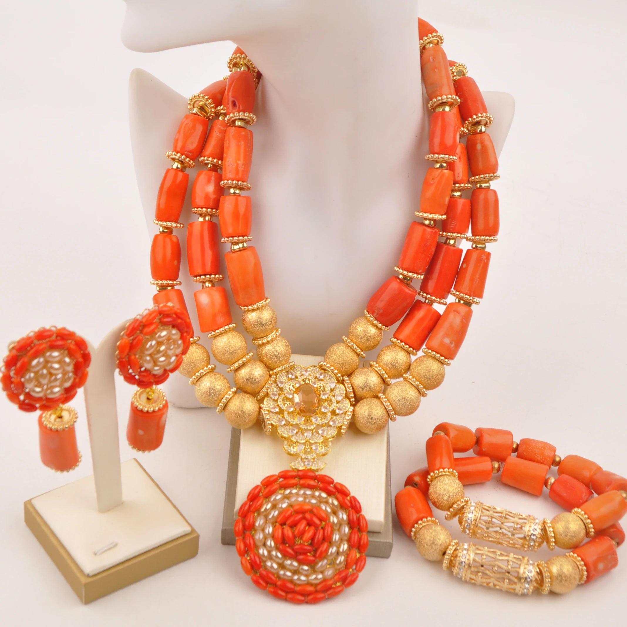 Ожерелье из бисера в африканском стиле