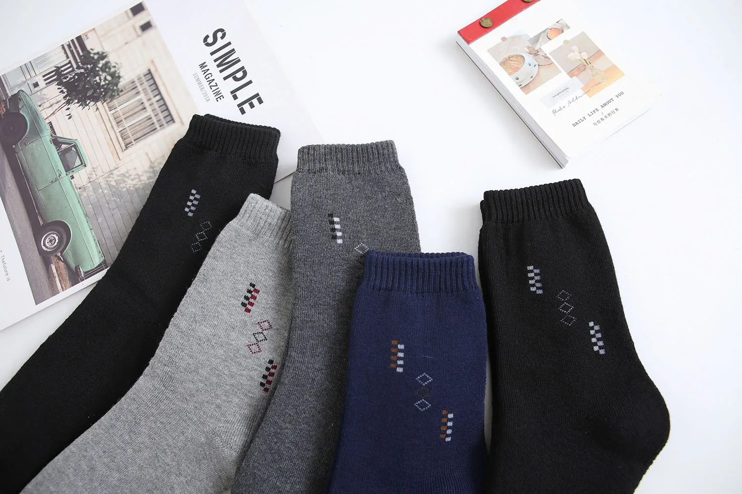 Simple Casual Winter Warm Socks Solid Color Black White Terry Socks Middle Tube Thick Long Thermal Socks Set for Men 10 Pairs