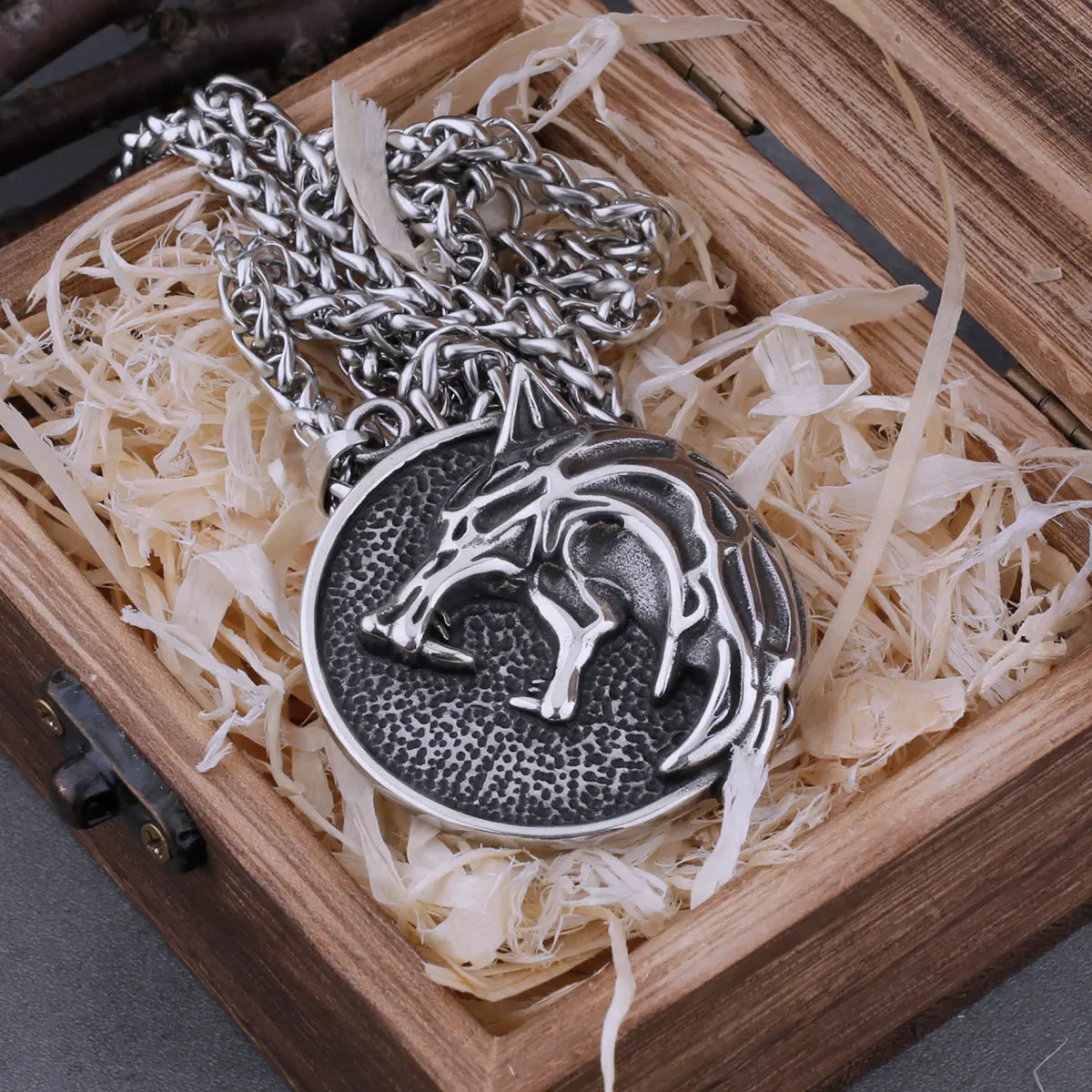 

Viking Wizard Wolf Head Necklace Men's The Wild Hunt 3 Figure TV Pendant Viking Wolf Stainless Steel Jewelry Gift Dropshipping