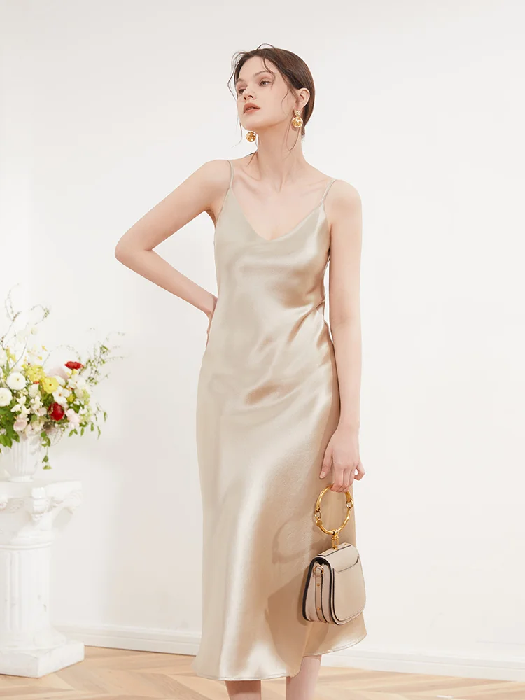 

Платье-трапеция с уксусной кислотой и V-образным вырезом