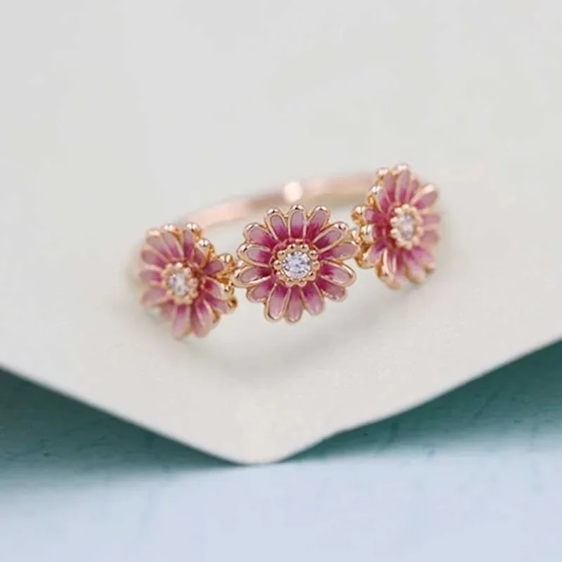 

Korean Fashion Pink Daisy Flower Rings For Women Luxury Shiny Zircon Sunflower Finger Ring Girl Wedding Party Statement Jewelry
