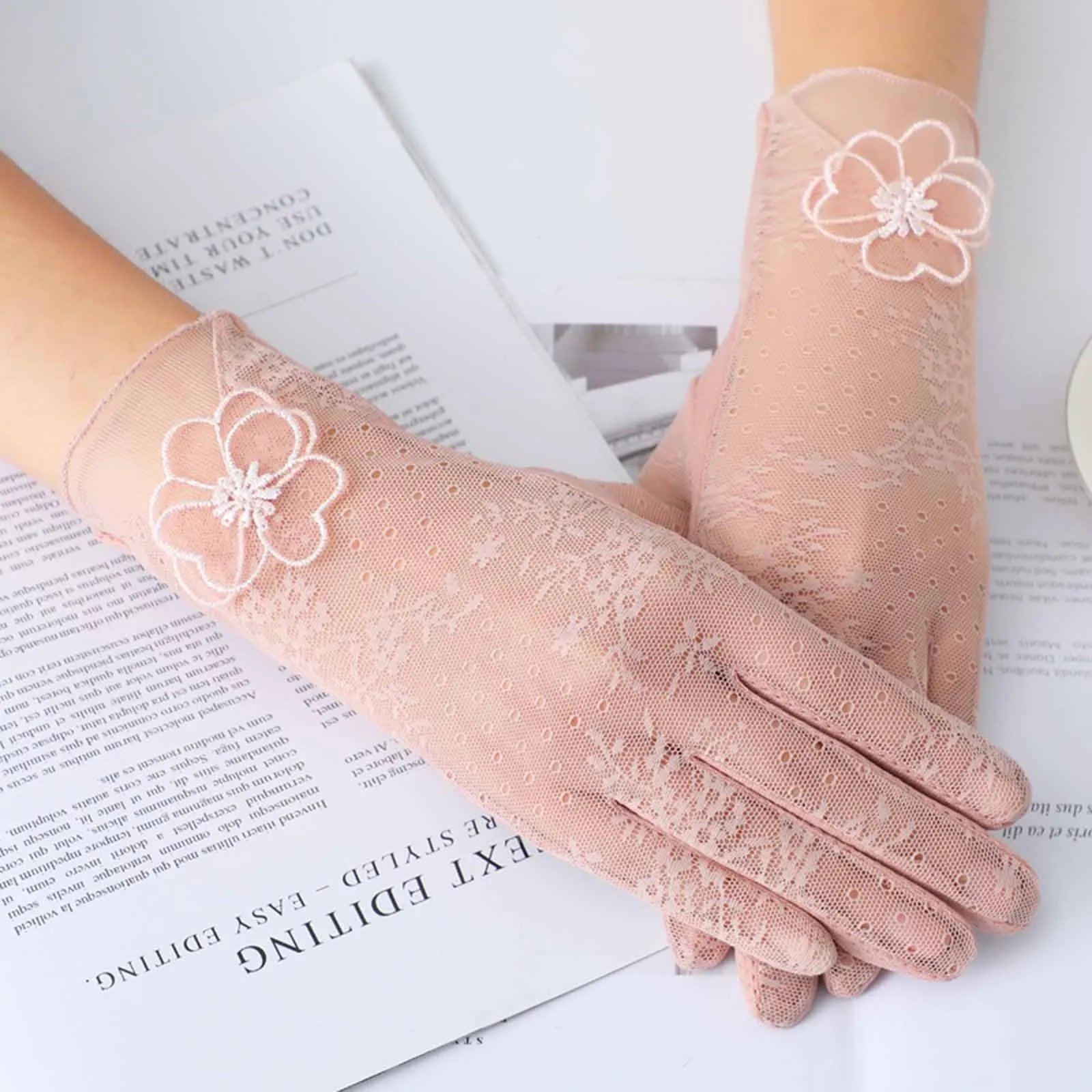 

Мягкие черные и белые перчатки для девушек, модные готические Лолиты, сетчатые кружевные перчатки с цветами, перчатки для свадебного платья, свадебные аксессуары, искусственные перчатки