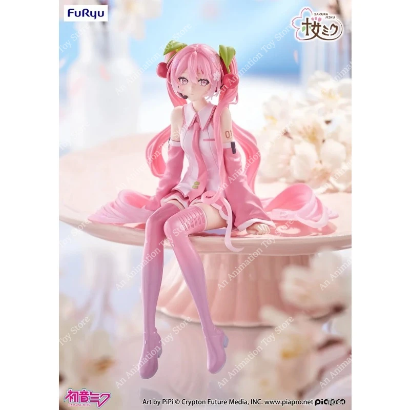 В наличии: 100% Оригинальная фигурка FuRyu Noodle Stopper Hatsune Miku Sakura Miku (сидячая версия) Коллекционная аниме-фигурка: декор для рабочего стола, подарок (art.: 3920dc27db346) - 3920dc27db346