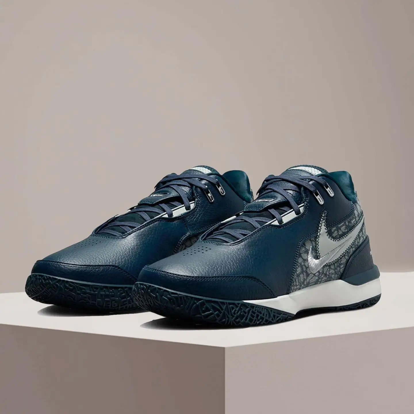 Фото Баскетбольные кроссовки Nike Zoom LeBron NXXT LeBron — нескользящие, прочные, с амортизацией, долговечные FJ1567-400 №1