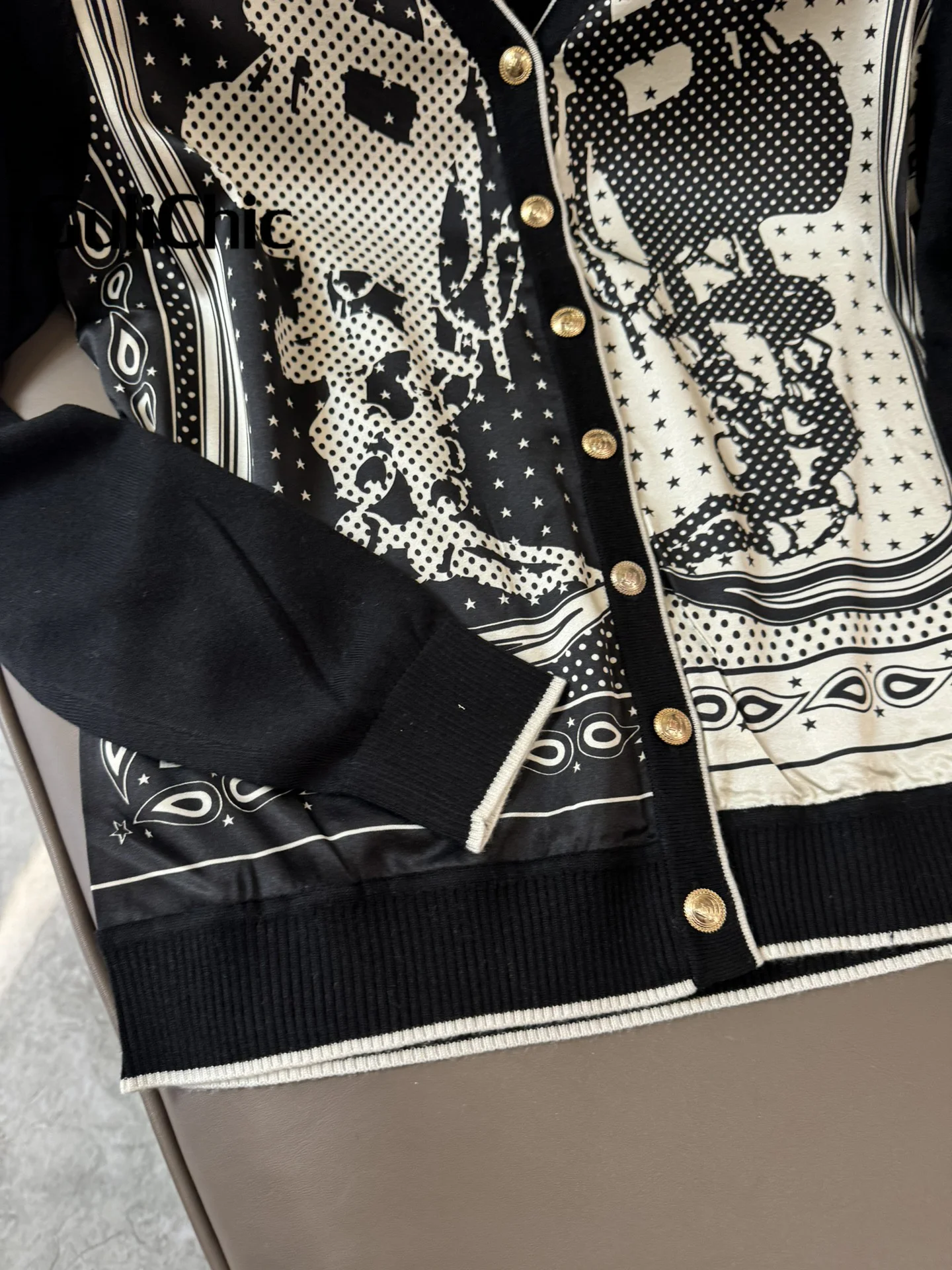 Женский кардиган из натурального шелка с V-образным вырезом и металлическими