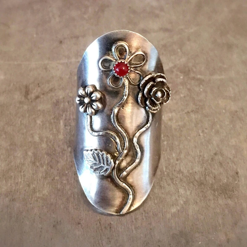 

Retro Creative Antique Silver Color Ethnic Style Flower Inlaid Red Zirconia Ring for Women Light Luxury Bohemian Jewelry
