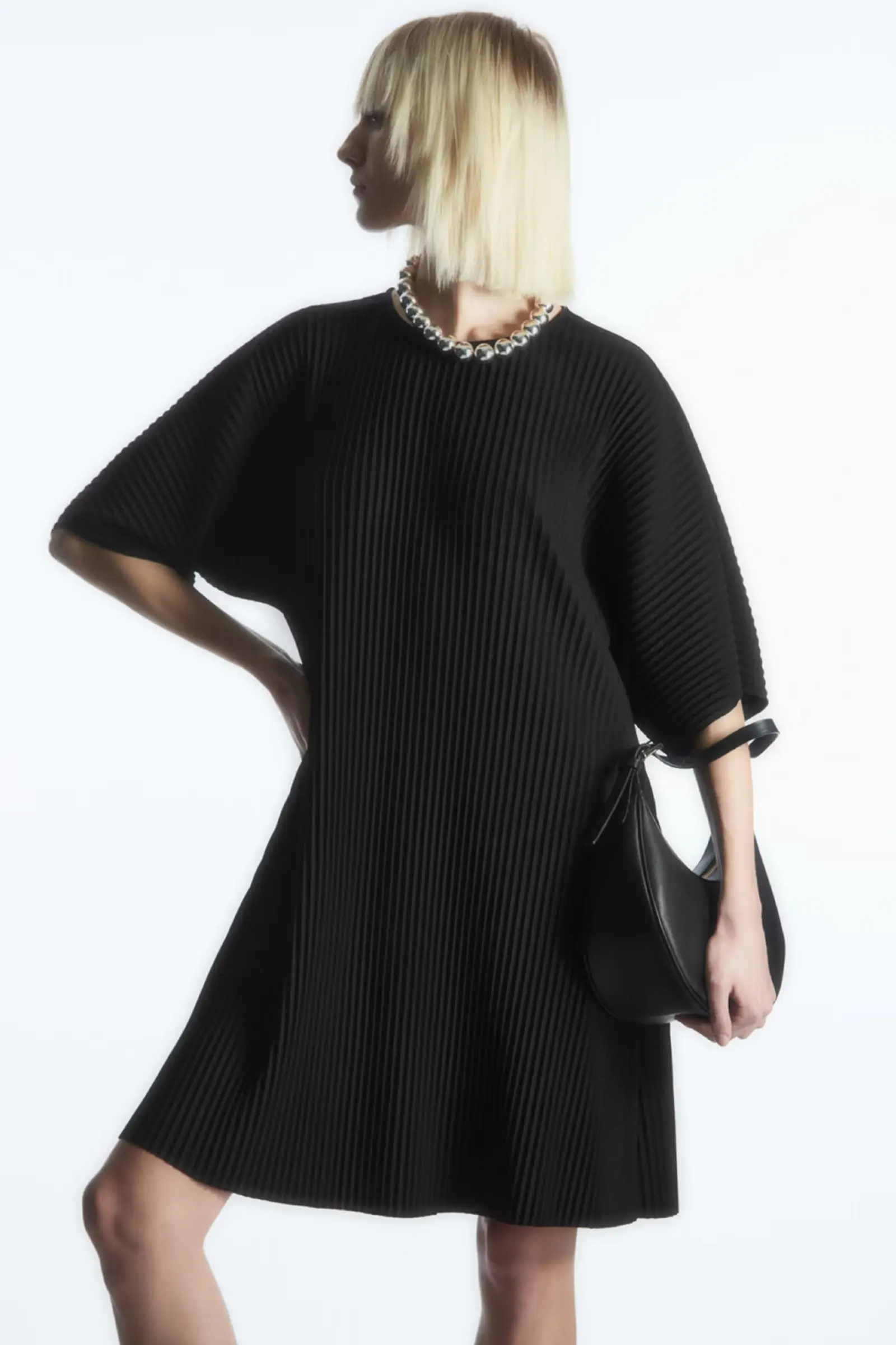 

Women 2023 New Fashion Casual Black Pleated T-shirt Dress Retro Round Neck Chic Short Sleeve Mini Skirt Vestidos Mujer