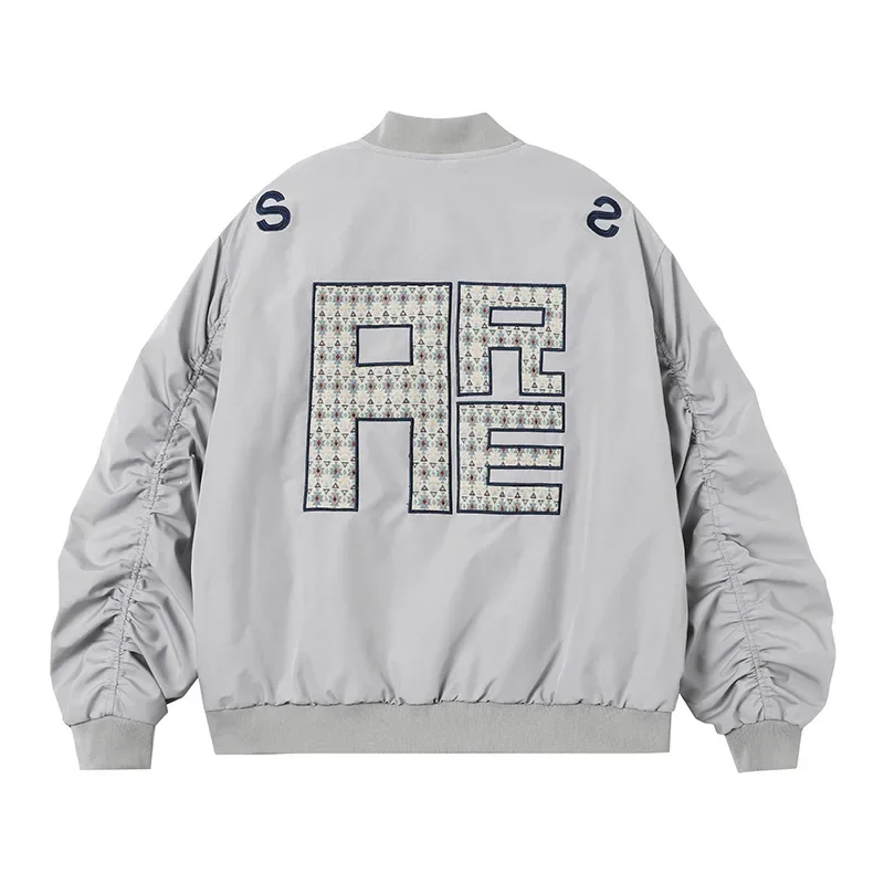 Куртка в американском стиле с уличной вышивкой и воротником-стойкой модная