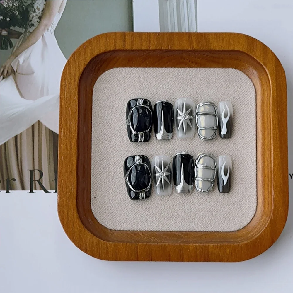 

MINISO Пресс-наклейки для ногтей с цветами и стразами