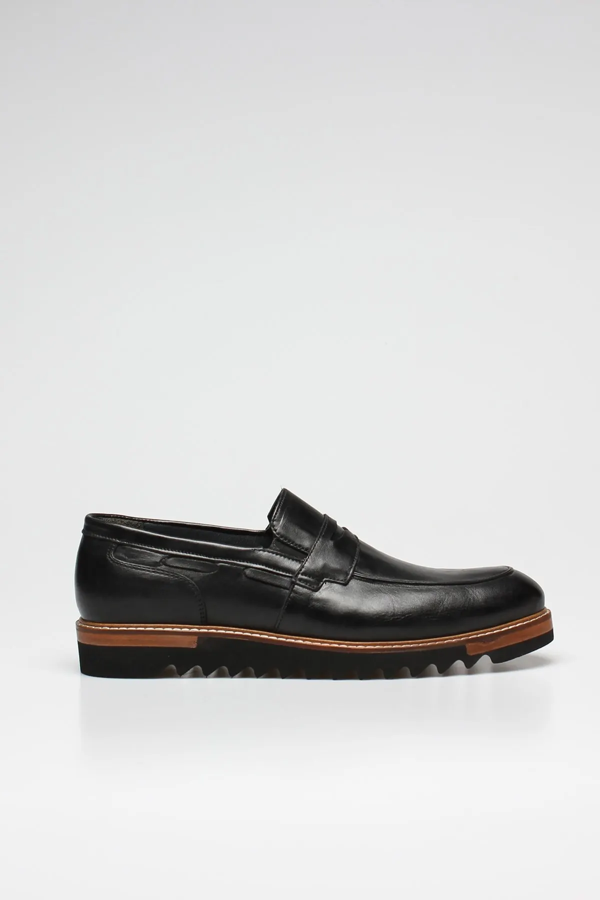 

Fashion Style Black Genuine Leather Casual Classic Shoes